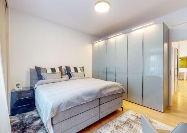 PRENAJATÉ - ÚPLNE NOVÝ, elegantný 3 izb.byt 90 m2 KOMPLETNE ZARIADENÝ,loggia,parking,STARÉ MESTO - ul. DUNAJSKÁ.