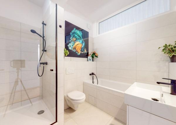 PRENAJATÉ - ÚPLNE NOVÝ, elegantný 3 izb.byt 90 m2 KOMPLETNE ZARIADENÝ,loggia,parking,STARÉ MESTO - ul. DUNAJSKÁ.