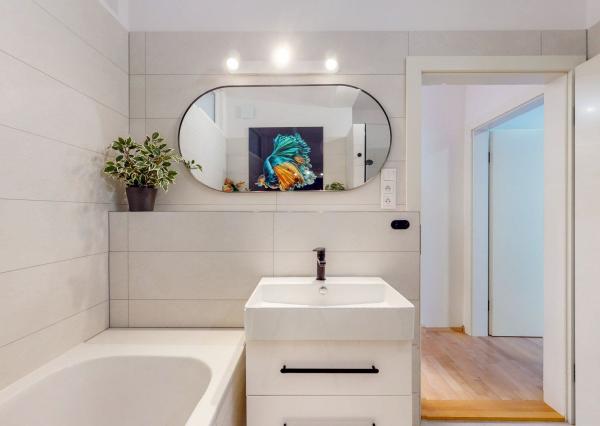 PRENAJATÉ - ÚPLNE NOVÝ, elegantný 3 izb.byt 90 m2 KOMPLETNE ZARIADENÝ,loggia,parking,STARÉ MESTO - ul. DUNAJSKÁ.