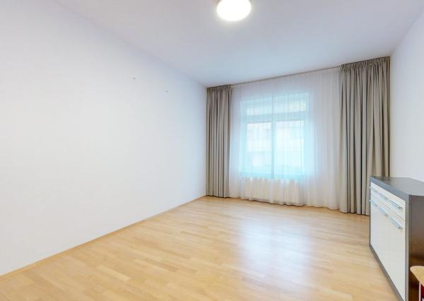PRENAJATÉ - ÚPLNE NOVÝ, elegantný 3 izb.byt 90 m2 KOMPLETNE ZARIADENÝ,loggia,parking,STARÉ MESTO - ul. DUNAJSKÁ.