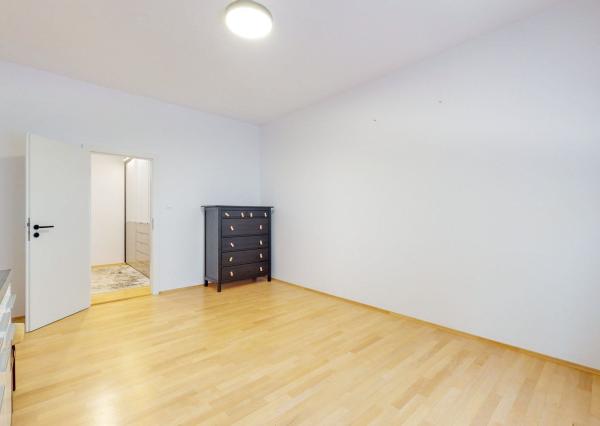 PRENAJATÉ - ÚPLNE NOVÝ, elegantný 3 izb.byt 90 m2 KOMPLETNE ZARIADENÝ,loggia,parking,STARÉ MESTO - ul. DUNAJSKÁ.