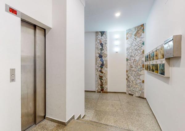 PRENAJATÉ - ÚPLNE NOVÝ, elegantný 3 izb.byt 90 m2 KOMPLETNE ZARIADENÝ,loggia,parking,STARÉ MESTO - ul. DUNAJSKÁ.