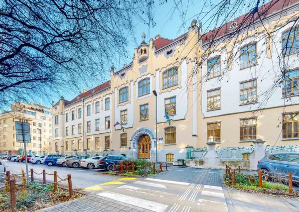 PRENAJATÉ - ÚPLNE NOVÝ, elegantný 3 izb.byt 90 m2 KOMPLETNE ZARIADENÝ,loggia,parking,STARÉ MESTO - ul. DUNAJSKÁ.