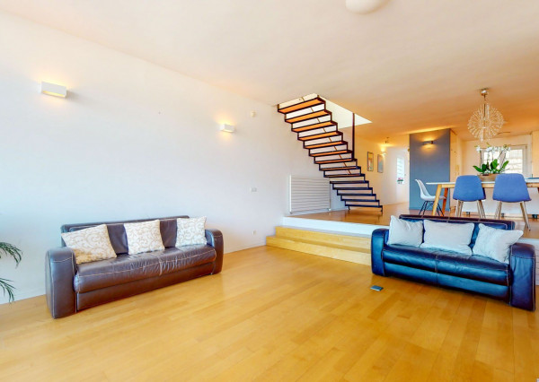 PREDANÉ- 5 izb.rodinný dom v TOP lokalite KOLIBA s panoramatickým výhľadom na mesto a zeleň, sauna,krb,garáž.