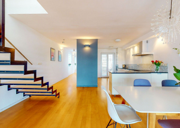 PREDANÉ- 5 izb.rodinný dom v TOP lokalite KOLIBA s panoramatickým výhľadom na mesto a zeleň, sauna,krb,garáž.