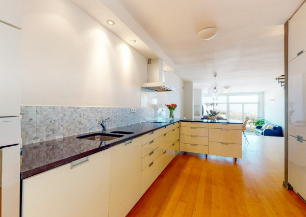 PREDANÉ- 5 izb.rodinný dom v TOP lokalite KOLIBA s panoramatickým výhľadom na mesto a zeleň, sauna,krb,garáž.