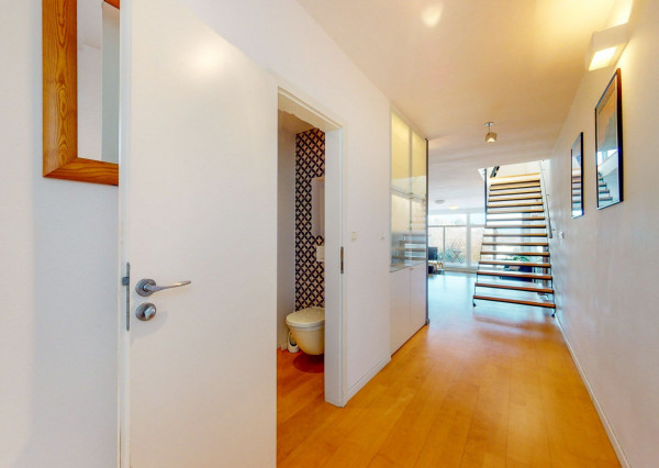 PREDANÉ- 5 izb.rodinný dom v TOP lokalite KOLIBA s panoramatickým výhľadom na mesto a zeleň, sauna,krb,garáž.