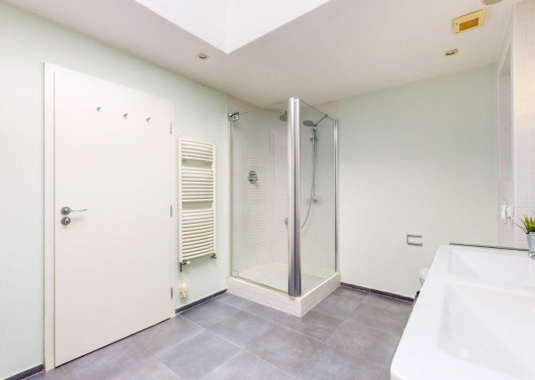 PREDANÉ- 5 izb.rodinný dom v TOP lokalite KOLIBA s panoramatickým výhľadom na mesto a zeleň, sauna,krb,garáž.