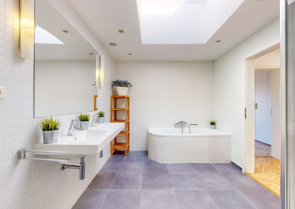 PREDANÉ- 5 izb.rodinný dom v TOP lokalite KOLIBA s panoramatickým výhľadom na mesto a zeleň, sauna,krb,garáž.