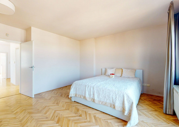 PREDANÉ- 5 izb.rodinný dom v TOP lokalite KOLIBA s panoramatickým výhľadom na mesto a zeleň, sauna,krb,garáž.