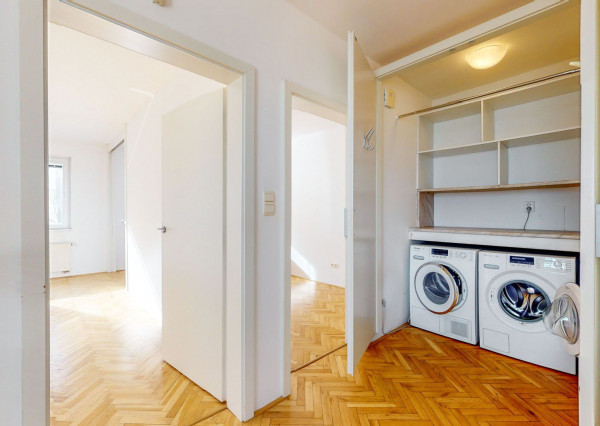 PREDANÉ- 5 izb.rodinný dom v TOP lokalite KOLIBA s panoramatickým výhľadom na mesto a zeleň, sauna,krb,garáž.