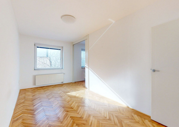 PREDANÉ- 5 izb.rodinný dom v TOP lokalite KOLIBA s panoramatickým výhľadom na mesto a zeleň, sauna,krb,garáž.