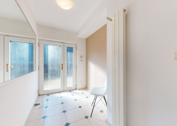 PREDANÉ- 5 izb.rodinný dom v TOP lokalite KOLIBA s panoramatickým výhľadom na mesto a zeleň, sauna,krb,garáž.