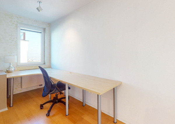 PREDANÉ- 5 izb.rodinný dom v TOP lokalite KOLIBA s panoramatickým výhľadom na mesto a zeleň, sauna,krb,garáž.