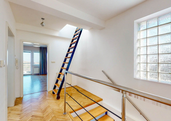 PREDANÉ- 5 izb.rodinný dom v TOP lokalite KOLIBA s panoramatickým výhľadom na mesto a zeleň, sauna,krb,garáž.