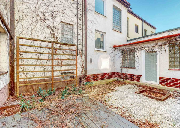 PREDANÉ- 5 izb.rodinný dom v TOP lokalite KOLIBA s panoramatickým výhľadom na mesto a zeleň, sauna,krb,garáž.