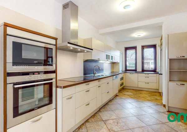 PREDANÉ-6 izb.rodinný dom,POZEMOK 1112 m2, v tesnej blízkosti lesa.