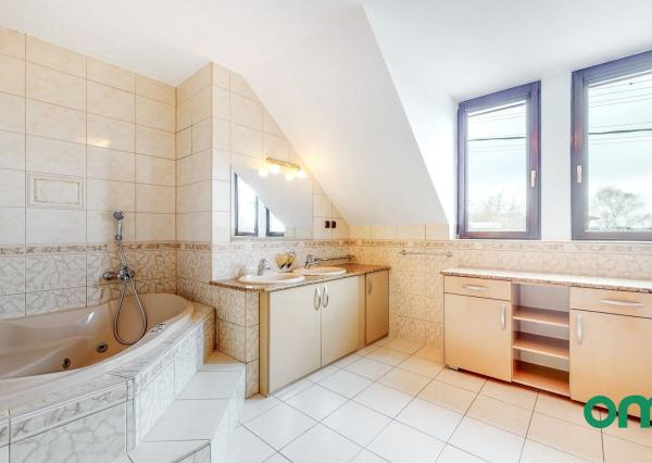 PREDANÉ-6 izb.rodinný dom,POZEMOK 1112 m2, v tesnej blízkosti lesa.