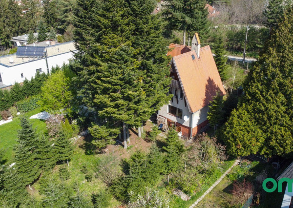 PREDANÉ -rodinný dom priamo pod lesom na pozemku 1638 m2 s potôčikom, tichá lokalita obklopená prírodou.