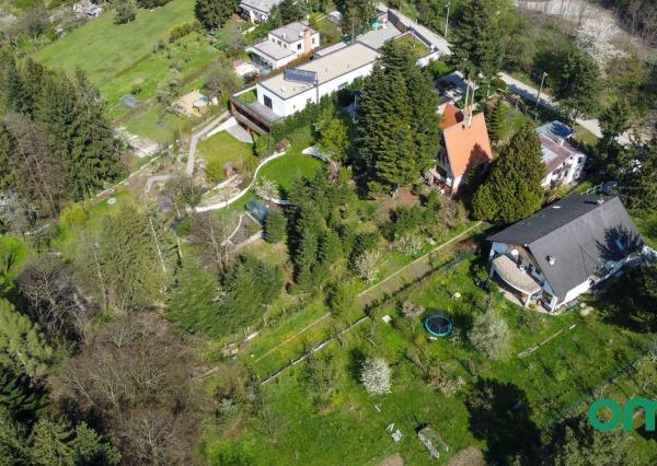 PREDANÉ -rodinný dom priamo pod lesom na pozemku 1638 m2 s potôčikom, tichá lokalita obklopená prírodou.