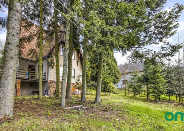 PREDANÉ -rodinný dom priamo pod lesom na pozemku 1638 m2 s potôčikom, tichá lokalita obklopená prírodou.