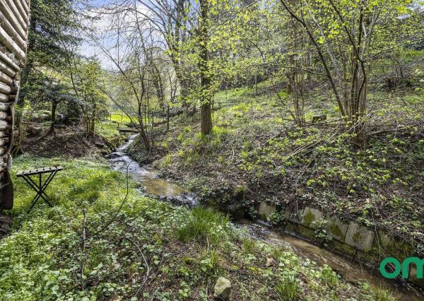 PREDANÉ -rodinný dom priamo pod lesom na pozemku 1638 m2 s potôčikom, tichá lokalita obklopená prírodou.