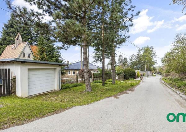 PREDANÉ -rodinný dom priamo pod lesom na pozemku 1638 m2 s potôčikom, tichá lokalita obklopená prírodou.