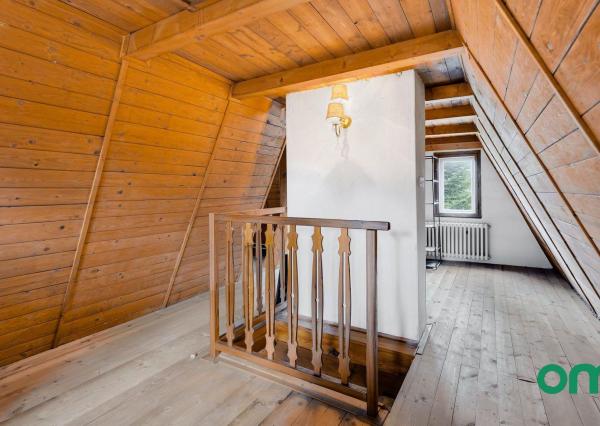 PREDANÉ -rodinný dom priamo pod lesom na pozemku 1638 m2 s potôčikom, tichá lokalita obklopená prírodou.