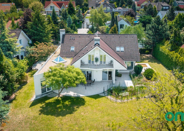 Predané, r.d., pozemok 1540 m2 s bazénom, záhradným jazierkom, altánkom - STRMÝ VŔŠOK.