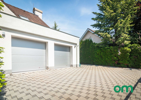 Predané, r.d., pozemok 1540 m2 s bazénom, záhradným jazierkom, altánkom - STRMÝ VŔŠOK.