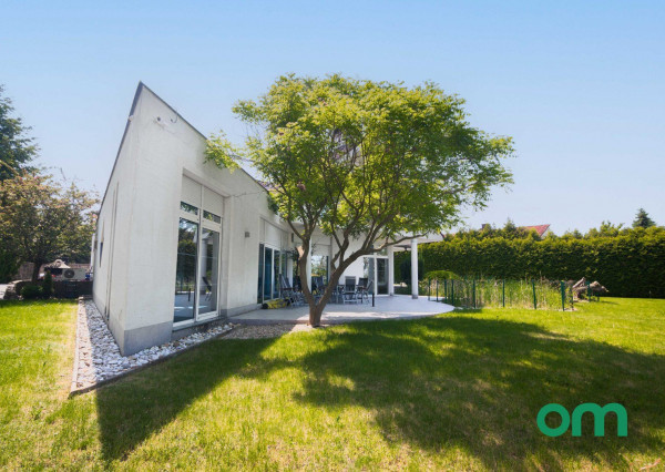 Predané, r.d., pozemok 1540 m2 s bazénom, záhradným jazierkom, altánkom - STRMÝ VŔŠOK.