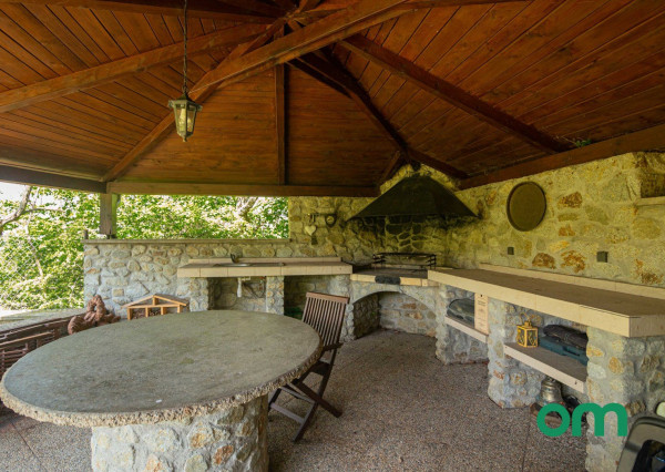 Predané, r.d., pozemok 1540 m2 s bazénom, záhradným jazierkom, altánkom - STRMÝ VŔŠOK.