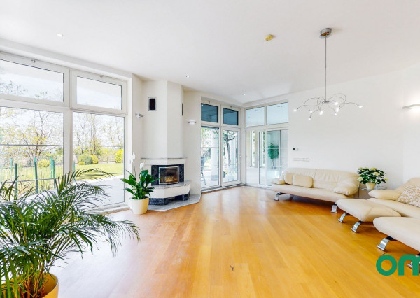 Predané, r.d., pozemok 1540 m2 s bazénom, záhradným jazierkom, altánkom - STRMÝ VŔŠOK.