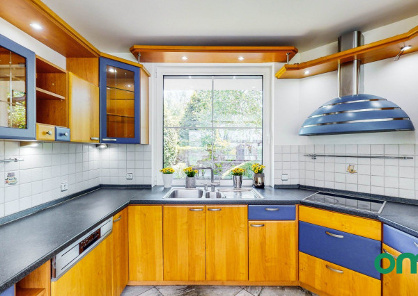 Predané, r.d., pozemok 1540 m2 s bazénom, záhradným jazierkom, altánkom - STRMÝ VŔŠOK.