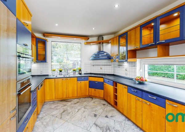 Predané, r.d., pozemok 1540 m2 s bazénom, záhradným jazierkom, altánkom - STRMÝ VŔŠOK.