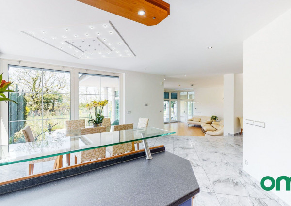 Predané, r.d., pozemok 1540 m2 s bazénom, záhradným jazierkom, altánkom - STRMÝ VŔŠOK.