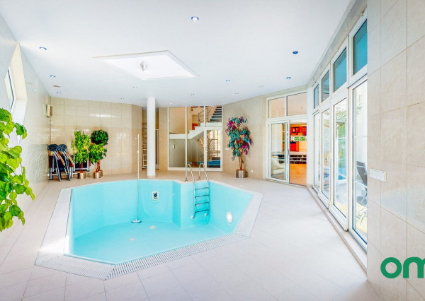 Predané, r.d., pozemok 1540 m2 s bazénom, záhradným jazierkom, altánkom - STRMÝ VŔŠOK.