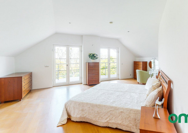 Predané, r.d., pozemok 1540 m2 s bazénom, záhradným jazierkom, altánkom - STRMÝ VŔŠOK.