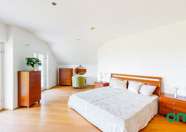 Predané, r.d., pozemok 1540 m2 s bazénom, záhradným jazierkom, altánkom - STRMÝ VŔŠOK.