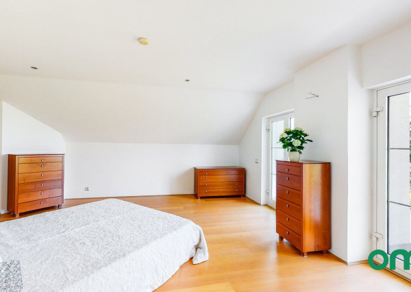 Predané, r.d., pozemok 1540 m2 s bazénom, záhradným jazierkom, altánkom - STRMÝ VŔŠOK.