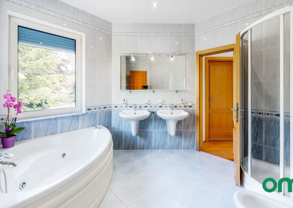 Predané, r.d., pozemok 1540 m2 s bazénom, záhradným jazierkom, altánkom - STRMÝ VŔŠOK.