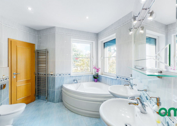 Predané, r.d., pozemok 1540 m2 s bazénom, záhradným jazierkom, altánkom - STRMÝ VŔŠOK.