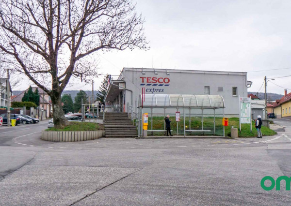 Predané, r.d., pozemok 1540 m2 s bazénom, záhradným jazierkom, altánkom - STRMÝ VŔŠOK.