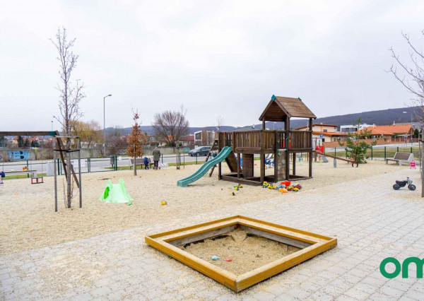 Predané, r.d., pozemok 1540 m2 s bazénom, záhradným jazierkom, altánkom - STRMÝ VŔŠOK.