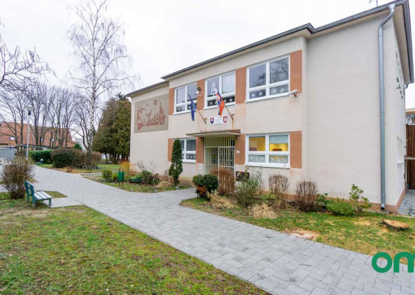 Predané, r.d., pozemok 1540 m2 s bazénom, záhradným jazierkom, altánkom - STRMÝ VŔŠOK.