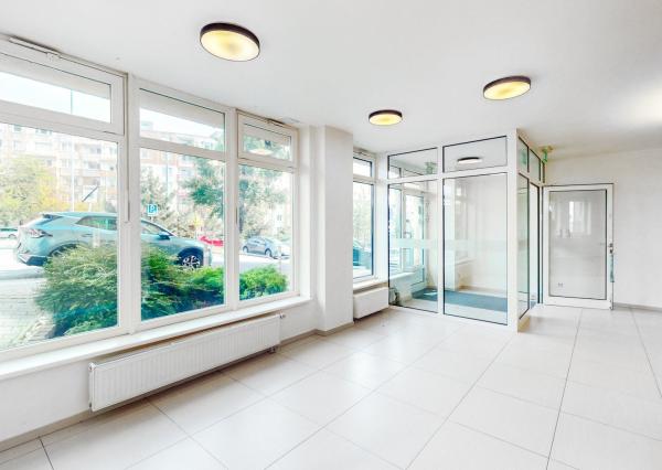 PRENAJATÉ - Komerčný priestor 128 m2, ul.HANY MELÍČKOVEJ s mnohofunkčným využitím.