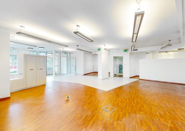 PRENAJATÉ - Komerčný priestor 128 m2, ul.HANY MELÍČKOVEJ s mnohofunkčným využitím.