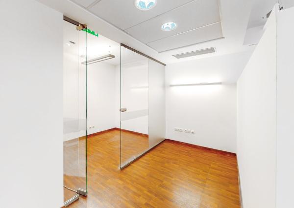 PRENAJATÉ - Komerčný priestor 128 m2, ul.HANY MELÍČKOVEJ s mnohofunkčným využitím.