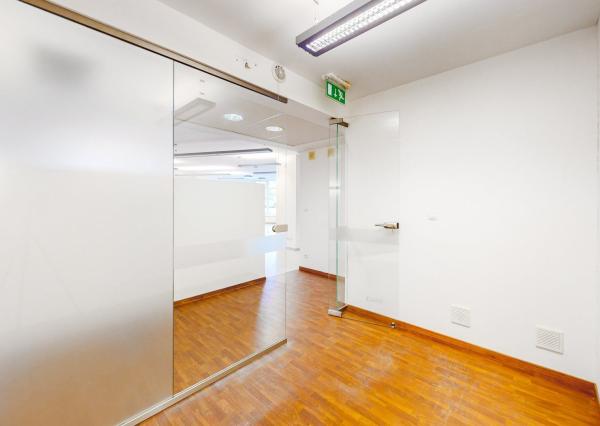 PRENAJATÉ - Komerčný priestor 128 m2, ul.HANY MELÍČKOVEJ s mnohofunkčným využitím.