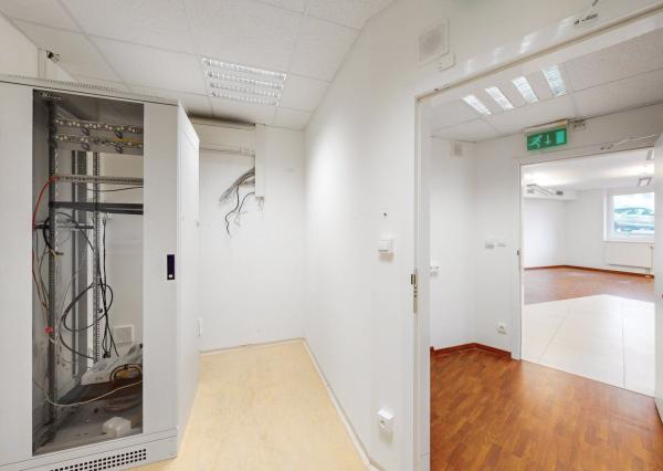 PRENAJATÉ - Komerčný priestor 128 m2, ul.HANY MELÍČKOVEJ s mnohofunkčným využitím.